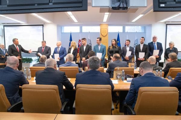 Odovzdanie diplomov a ďakovných listov oceneným zamestnancom TUKE